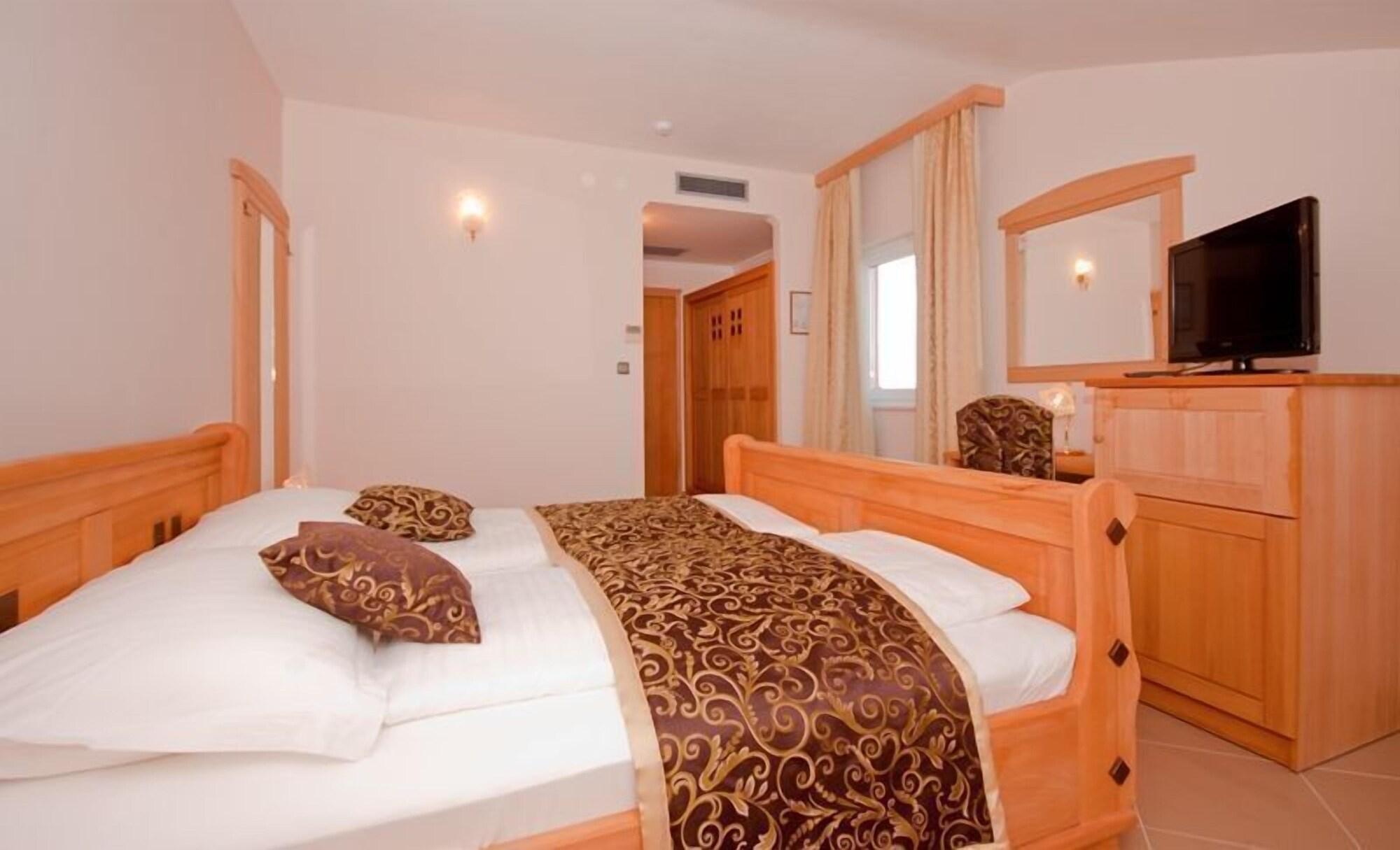 Hotel Miramare Vodice Exterior photo