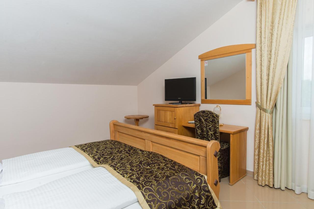 Hotel Miramare Vodice Exterior photo