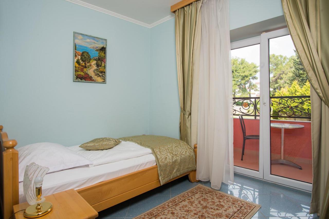 Hotel Miramare Vodice Exterior photo